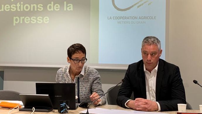 Catherine Matt, directrice de La Coopération agricole Métiers du grain, et son président, Antoine Hacard, lors de leur conférence de presse annuelle, le 11 octobre, à Paris. © H. LAURANDEL.
